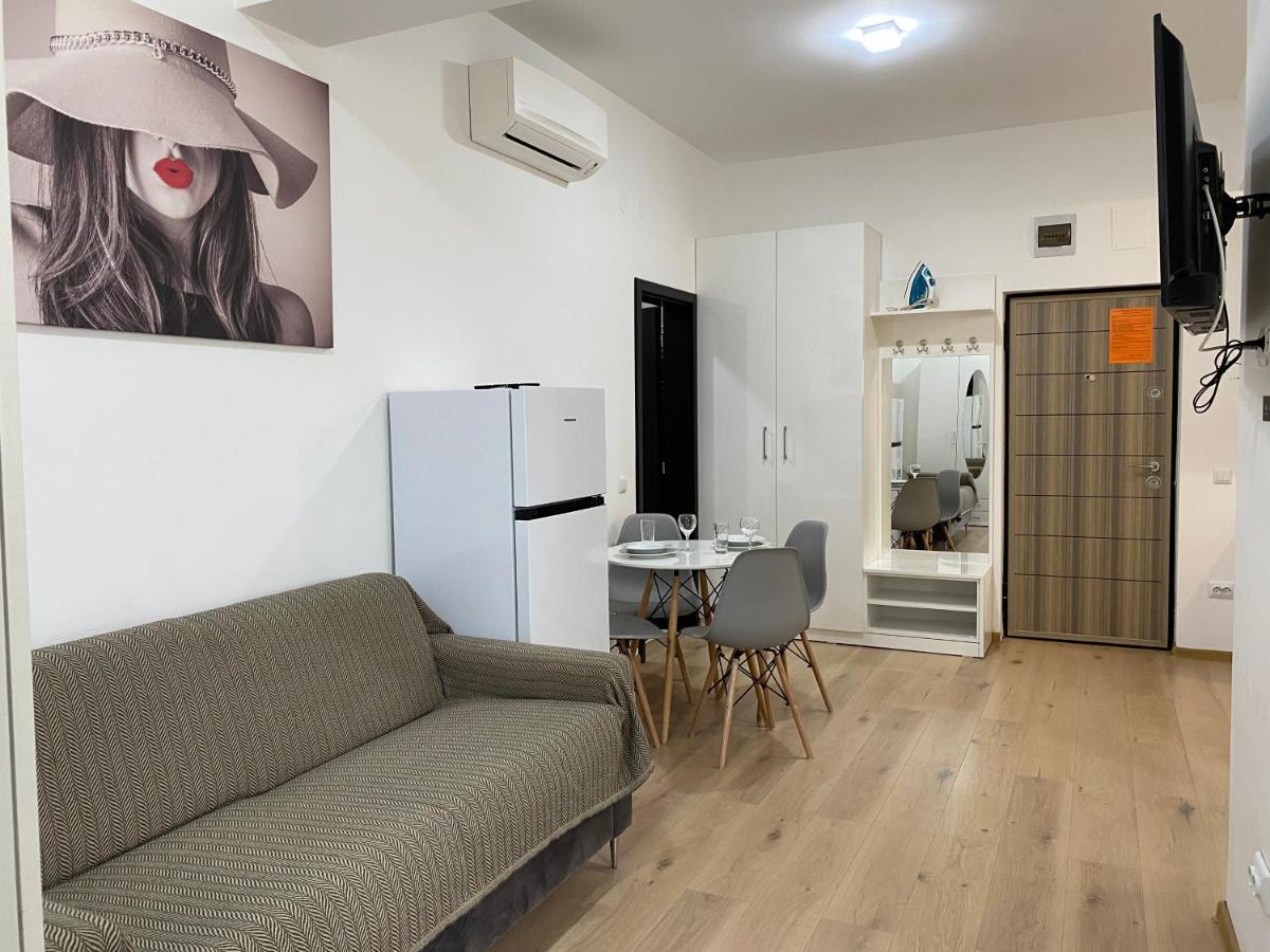 City Center Glam Apartments Palas Яш Екстериор снимка